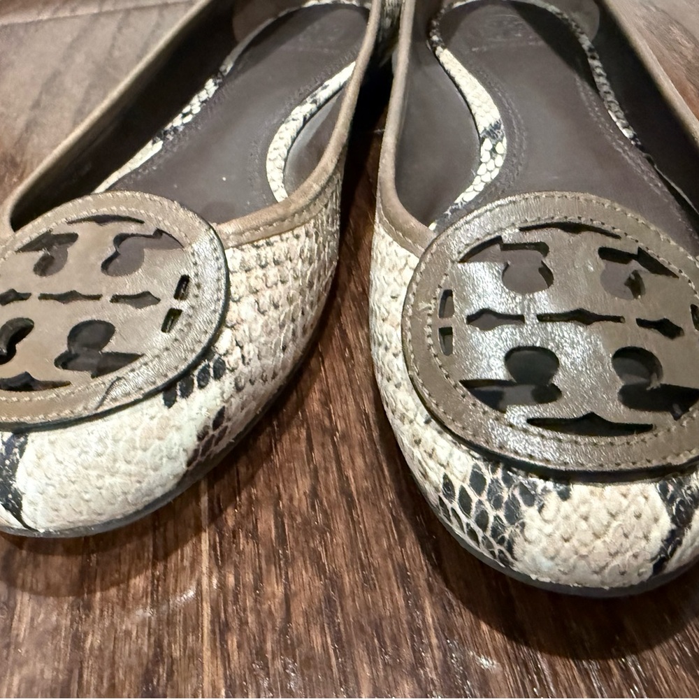 Tory Burch Women's Black and Cream Snakeskin Flats - Picture 3 of 4